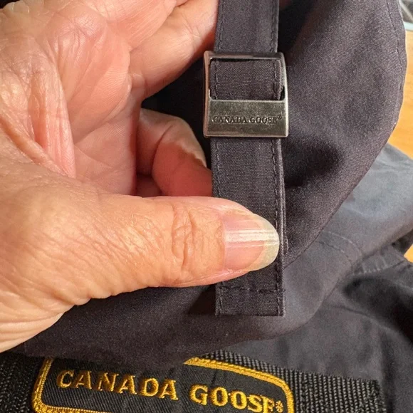 Canada Goose- Langford Coyote Trim Slim Parka. Size M - Picture 13 of 16